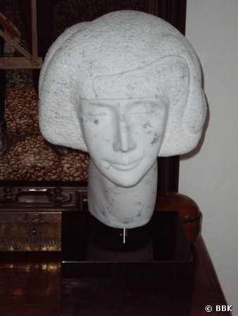 beeldhouwwerk_03.jpg - kappersmodel, marmer ordinario, 35